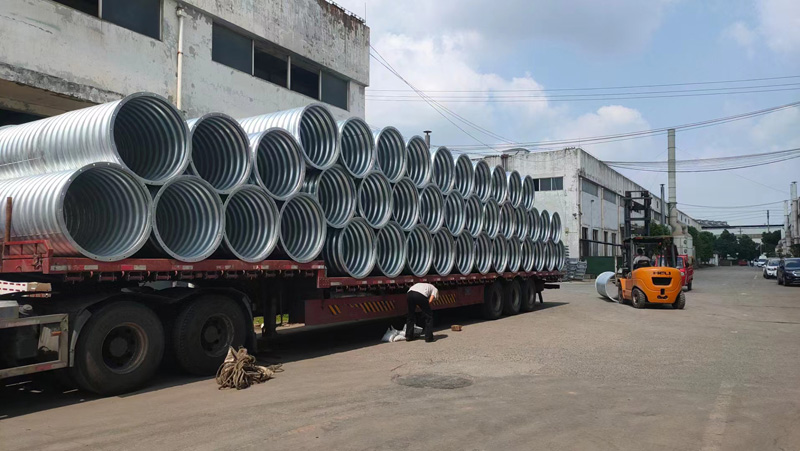 波纹管装车准备出发
